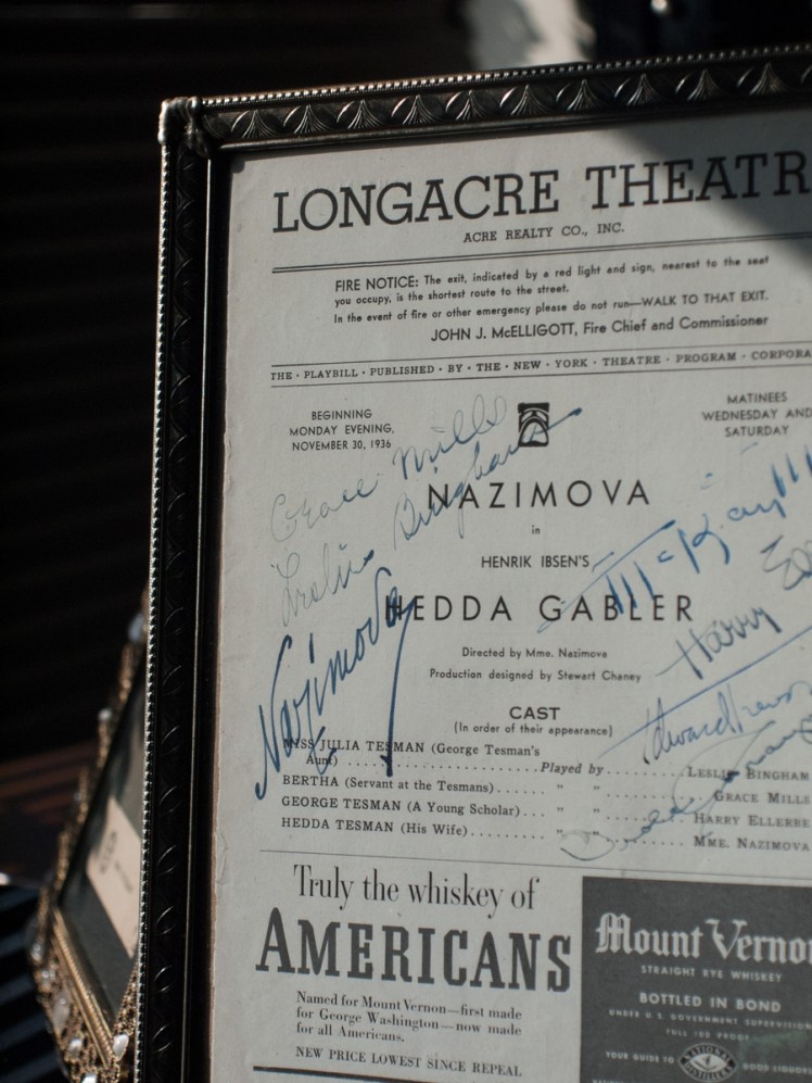 1936年、アラ・ナジモヴァ主演舞台劇『ヘッダ・ガブラー』 出演者寄せ書き