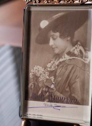 Wanda Treumann Autographed Postcard