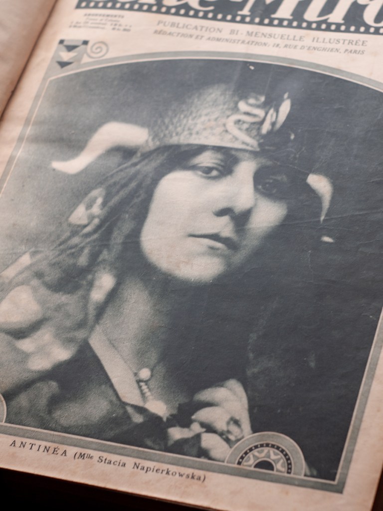 『シネミロワール』創刊号表紙のナピエルコフスカ