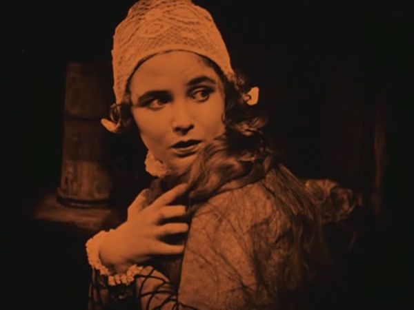 Mary Johnson in Herr Arnes pengar (1919)
