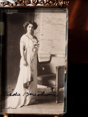Hilda Borgstorm Autographed Postcard