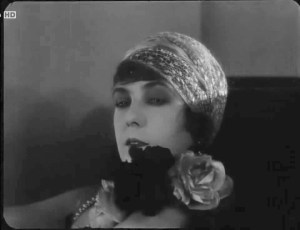 Jeanne Helbling in La Glace à trois faces (1927)