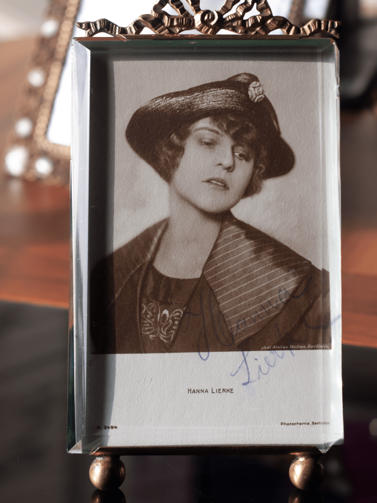 Hanna Lierke Autographed Postcard