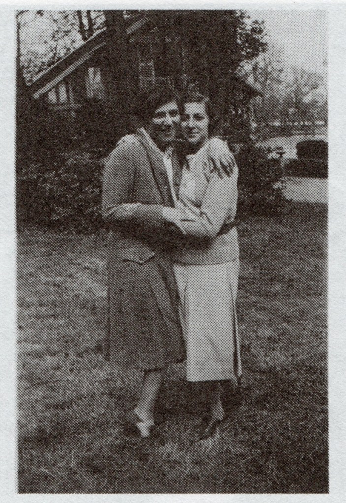 ルネ（左）とエレーヌ（右）の家族写真