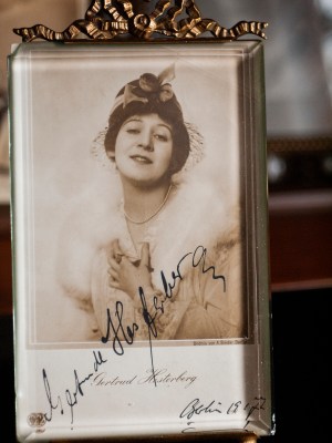 Gertrud (Trude) Hesterberg 1917 Autographed Postcard