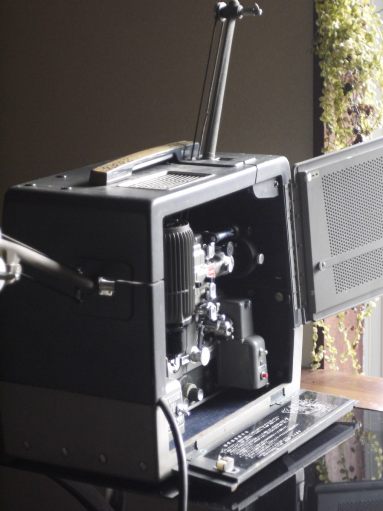 Filmosound 7302 16mm sound projector 01