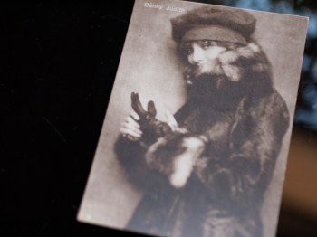 Bánky Judit mid 1910s Postcard [Színházi Élet] 01