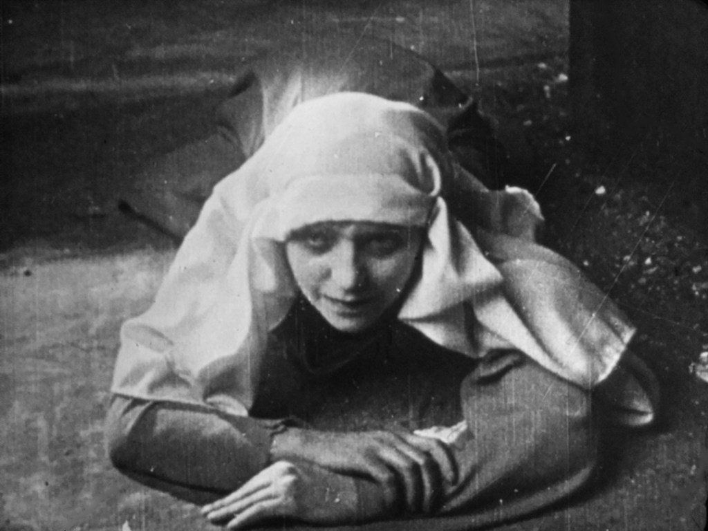 Sandra Milowanoff in La Légende de soeur Béatrix 